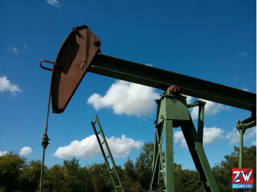 An illustration showing Pakistan’s dependence on imported oil and the economic risks linked to foreign energy supplies